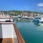 Bellavista Houseboat *