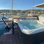 דירה Bellavista Houseboat בפורטורוז