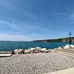 Bellavista Houseboat דירה *