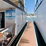 Bellavista Houseboat דירה *