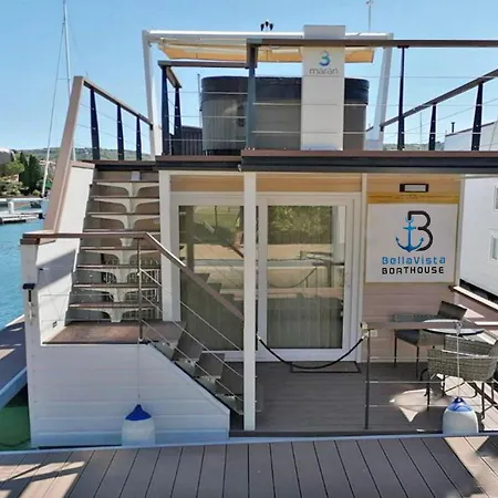 Bellavista Houseboat
