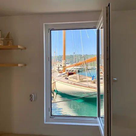 Bellavista Houseboat Apartment