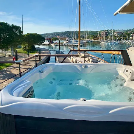 Bellavista Houseboat *