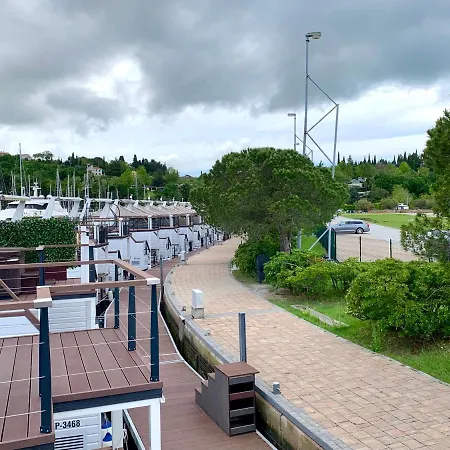 Apartament Bellavista Houseboat *