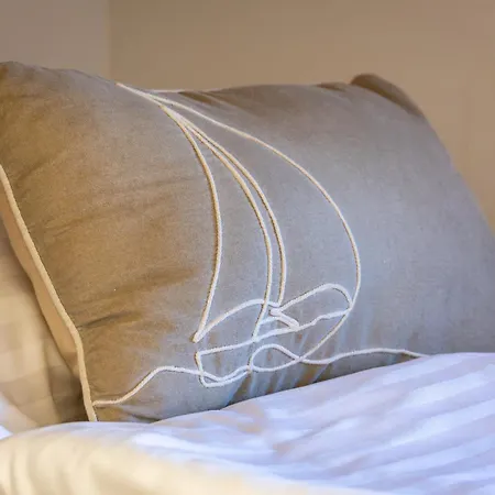 Bellavista Houseboat