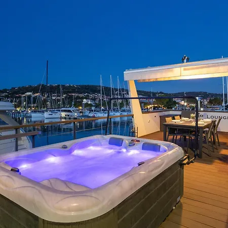 Bellavista Houseboat *