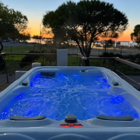 Bellavista Houseboat 公寓