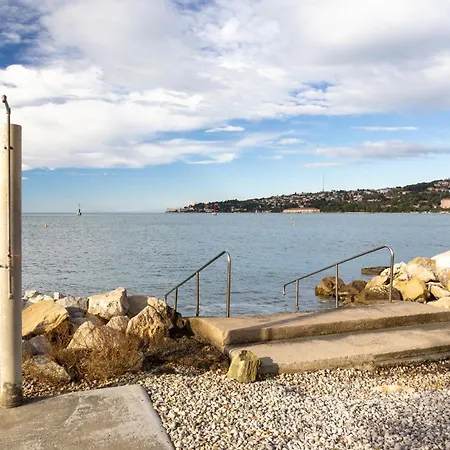 Bellavista Houseboat *