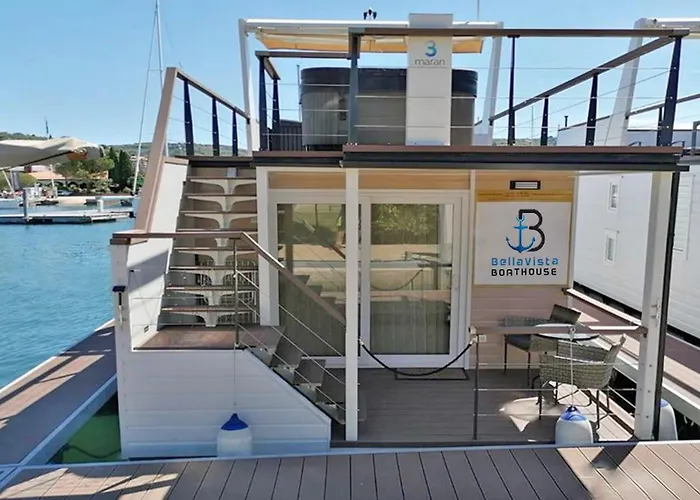 Bellavista Houseboat