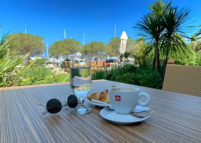 Bellavista Houseboat