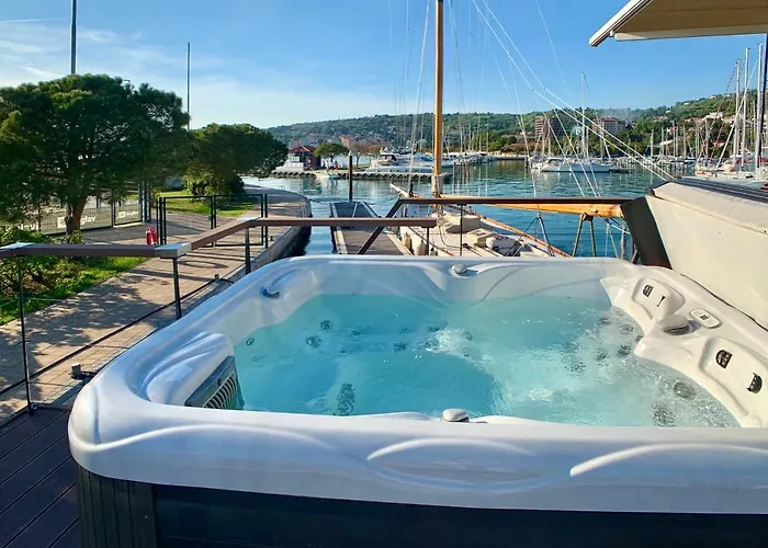 Bellavista Houseboat *