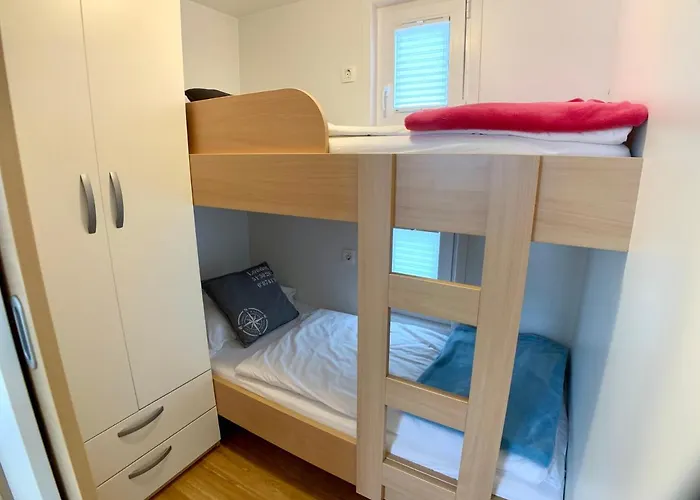 Bellavista Houseboat