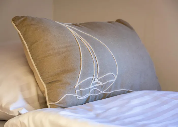 Bellavista Houseboat