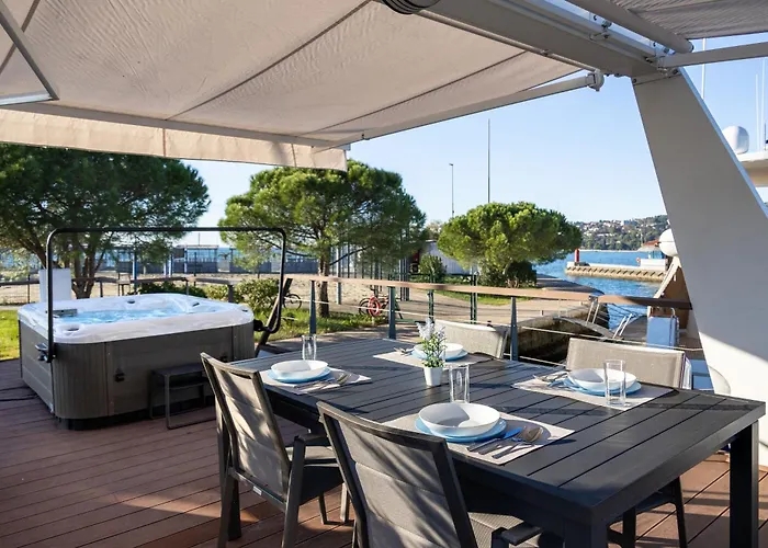 Bellavista Houseboat Apartment Portoroz