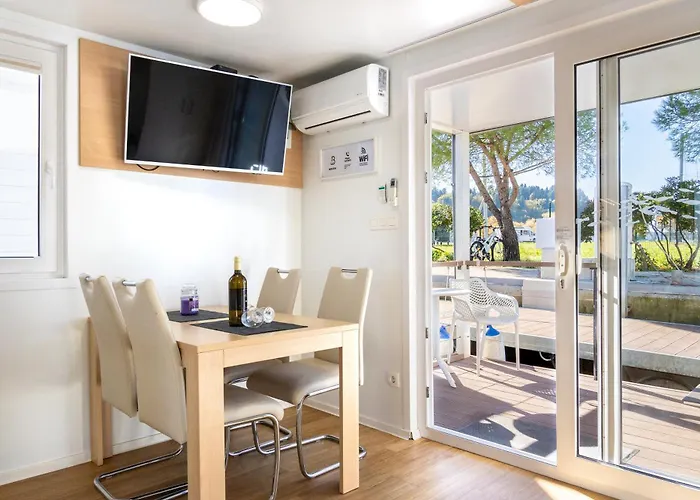 Bellavista Houseboat