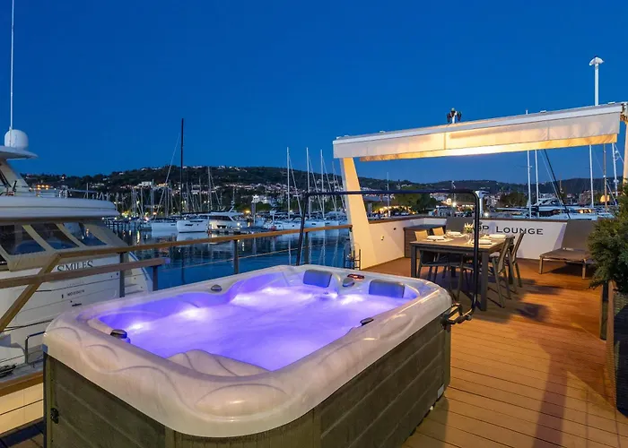 Bellavista Houseboat *