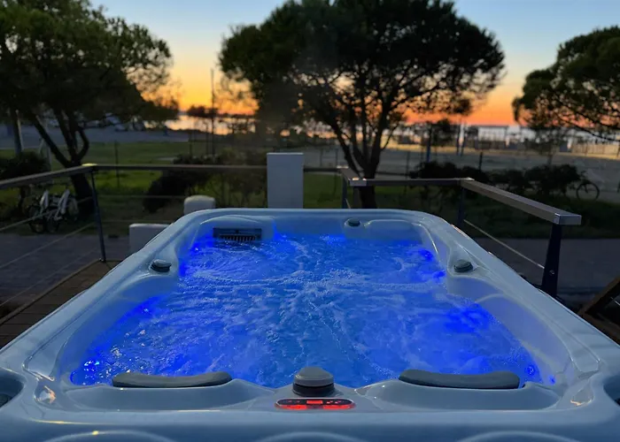 Bellavista Houseboat Apartment