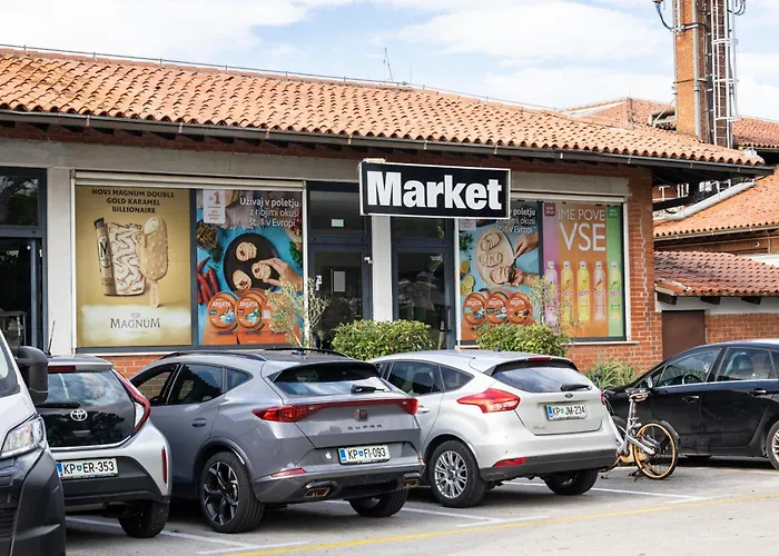 Bellavista Houseboat