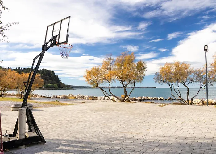 Bellavista Houseboat *