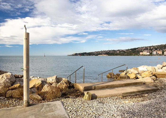 Bellavista Houseboat *