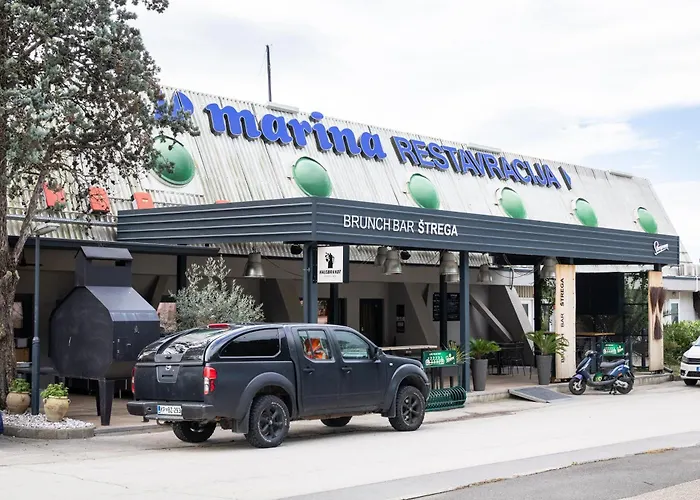 Bellavista Houseboat *