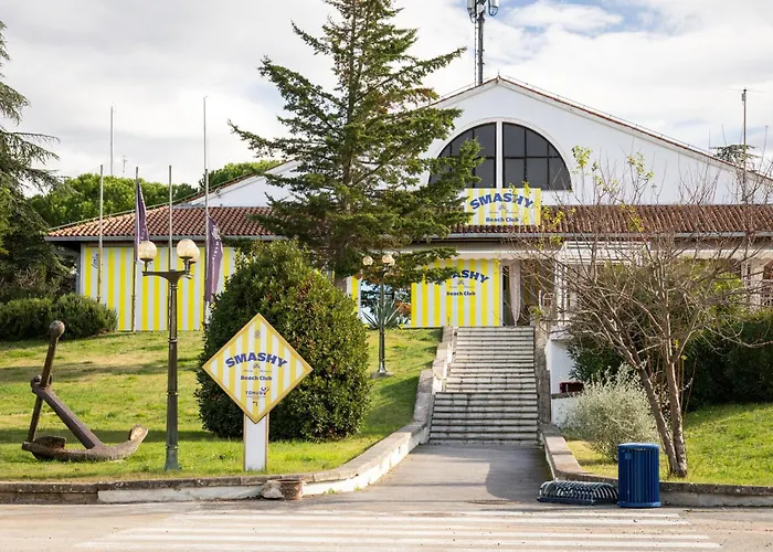 Bellavista Houseboat *